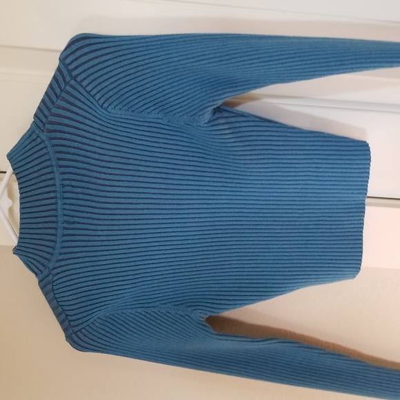Blush Blush Blue Ribbed Mock Neck Crop Knit Sweater Size Small - Picture 3 of 3
